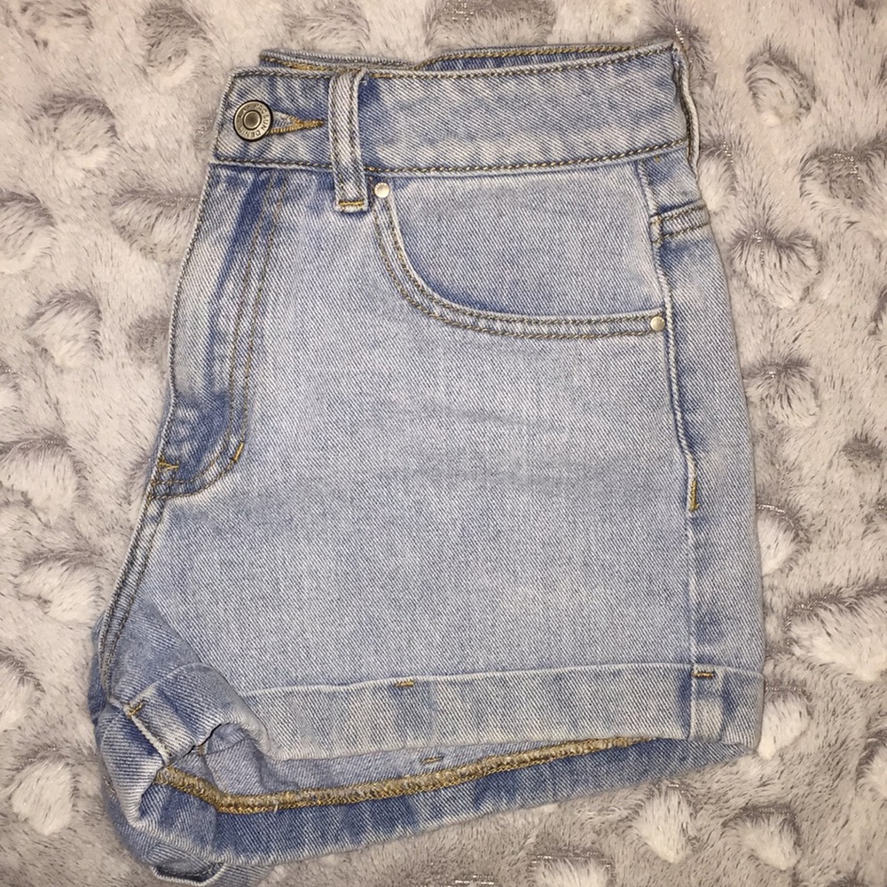 Highwaisted Denim Shorts 💛